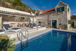 Pool - Luxury Villa Blue Pearl with Swimming Pool (Murvica)