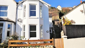 Exterior - The Salt Pot -  a cottage that sleep 6 guests  in 3 bedrooms (Ventnor)