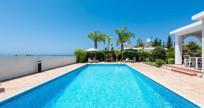 Bungalow Cassia - moderni bungalow, jossa on suuri uima-allas, ilmainen Wi-Fi ja UK-kanavat