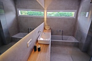Bathtub, hair dryer, towels - El Descanso - sea view villa with private pool in Benissa (Benissa)