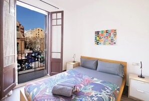 3 slaapkamers, een strijkplank/strijkijzer, gratis wifi, beddengoed