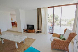 Een televisie en een dvd-speler