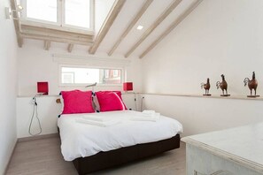 2 quartos, ferros/tábuas de passar roupa, Wi-Fi, roupa de cama