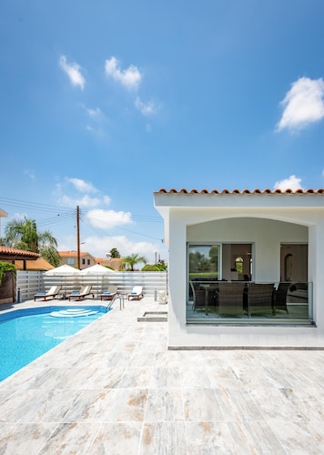 Villa Mikaella by Ezoria Villas
