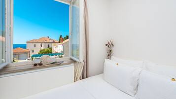 5 bedrooms, iron/ironing board, free WiFi