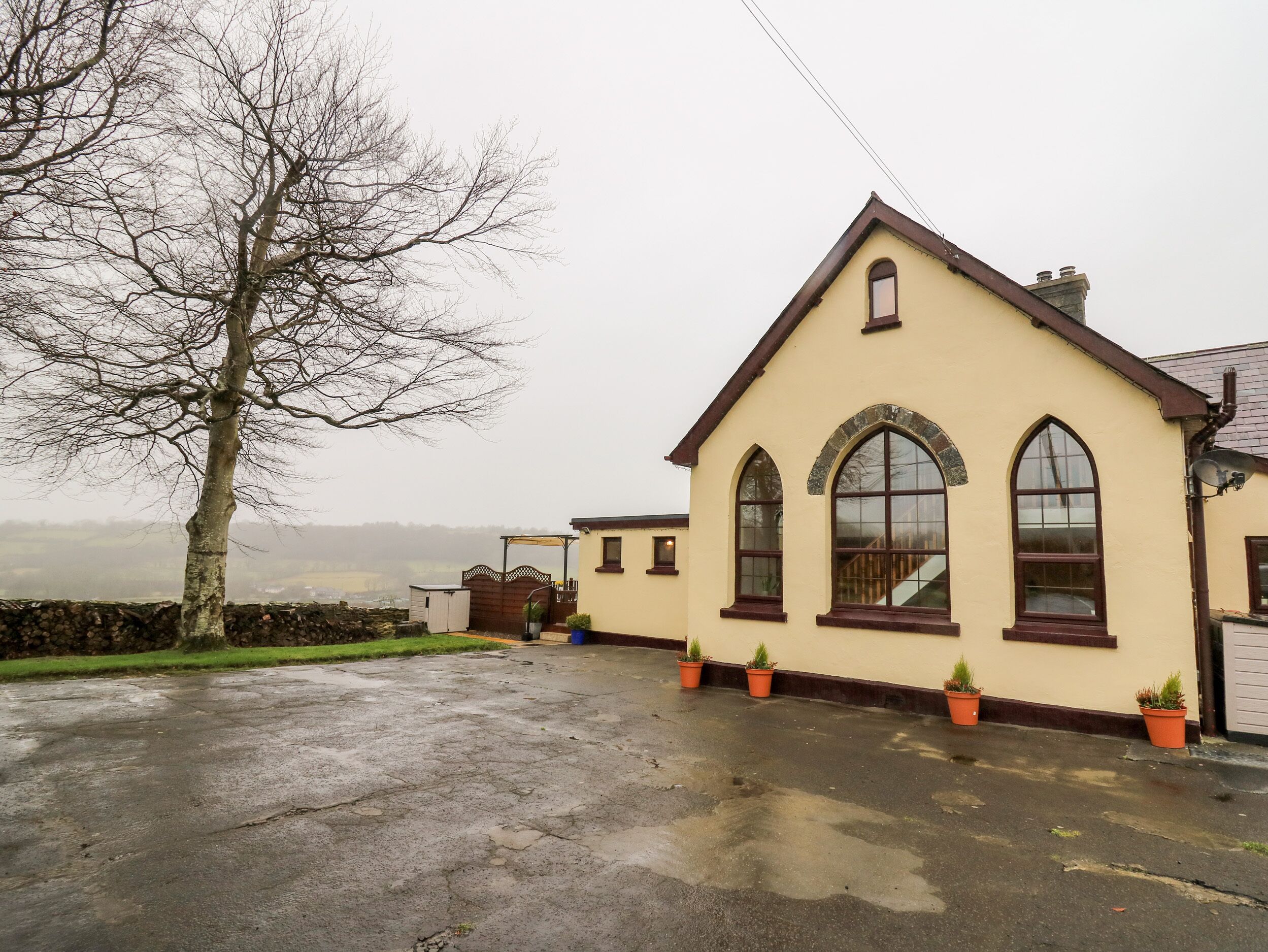 THE OLD SCHOOL, pet friendly, luxury holiday cottage in Lampeter