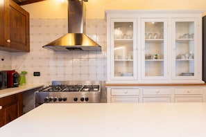 Fridge, oven, stovetop, dishwasher - Casale Santa Francesca - Country Villa with swimming pool in Orcia Valley, Tuscany (Campiglia D'orcia)