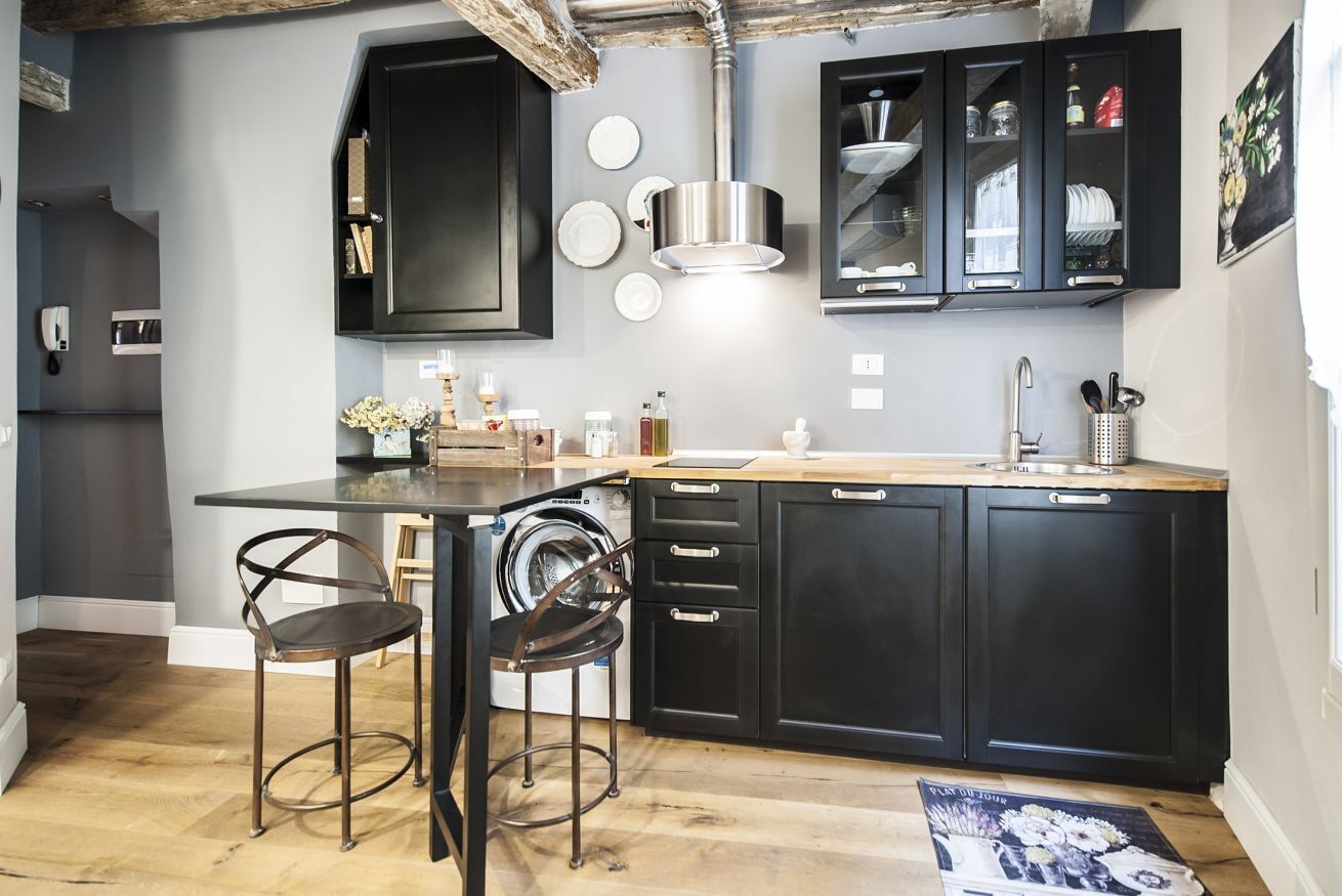 Micro-ondes, plaque de cuisson, cafetière/bouilloire, grille-pain