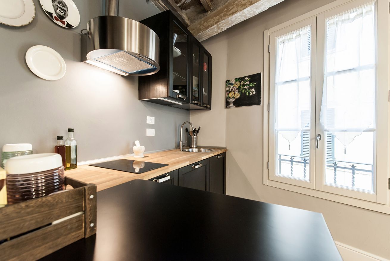 Micro-ondes, plaque de cuisson, cafetière/bouilloire, grille-pain