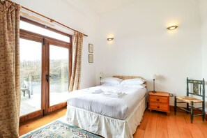 4 chambres, fer et planche à repasser, Wi-Fi, literie fournie