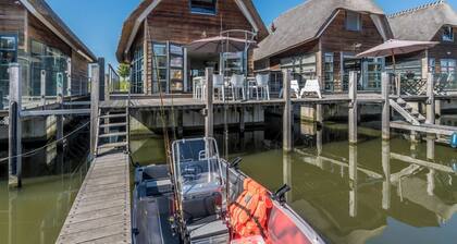 This water villa is nice and light and very tasteful. Offers enough space for the entire family with