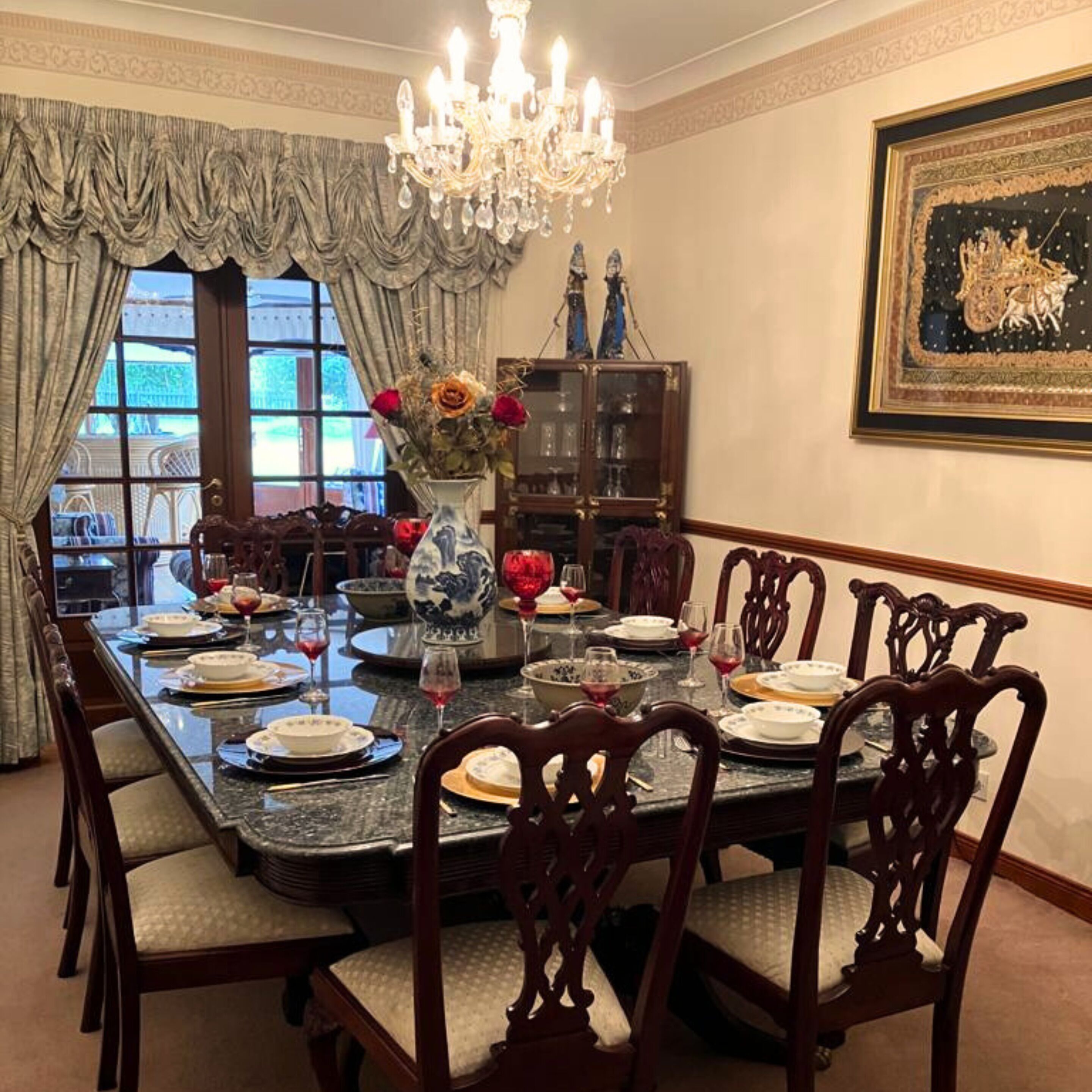 Bungalow, 6 Bedrooms | Dining room
