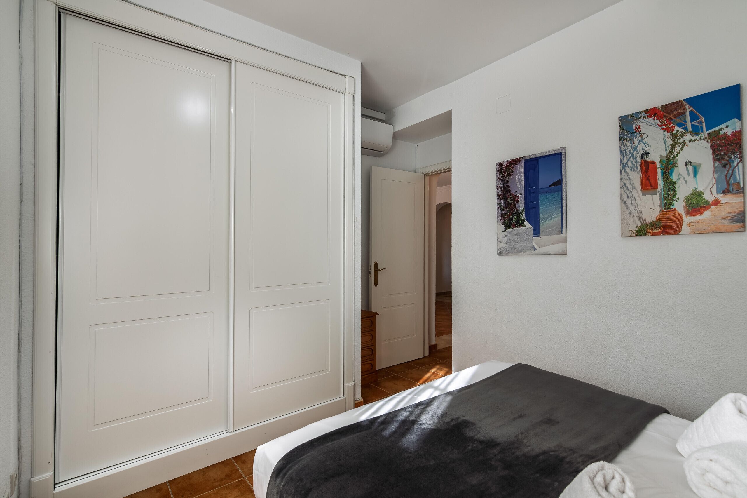 2 chambres, fer et planche à repasser, accès au Wi-Fi (inclus)