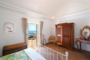3 bedrooms, iron/ironing board, travel cot, free WiFi - Casale Fralisa - Marvelous terrace and hot tub with sea view (Praiano)