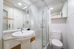 Combined shower/bathtub, hair dryer, towels - Suites Garden Apartamento 12 (Las Palmas)