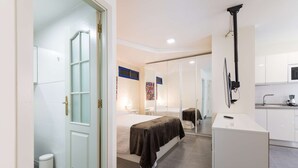 1 habitación, tabla de planchar con plancha, wifi y ropa de cama 