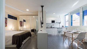 1 habitación, tabla de planchar con plancha, wifi y ropa de cama 