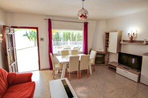 Televisie en een open haard