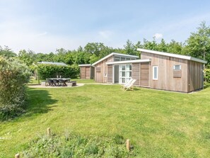 Exterior - The 'Blue Bird' chalet is the ideal place for a relaxing holiday with the whole family. (BURGH-HAAMSTEDE)