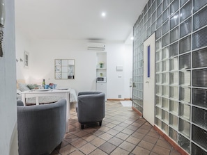 Interior - Economic study and cozy shared terrace - CENTRO - (Sevilla)