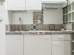 Fridge, microwave, coffee/tea maker, toaster - Economic study and cozy shared terrace - CENTRO - (Sevilla)