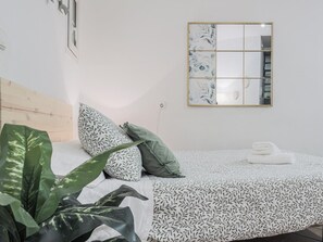 1 habitación, tabla de planchar con plancha, internet y ropa de cama 