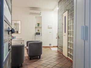 Interior - Economic study and cozy shared terrace - CENTRO - (Sevilla)