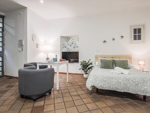 1 chambre, fer et planche à repasser, accès Internet, draps fournis