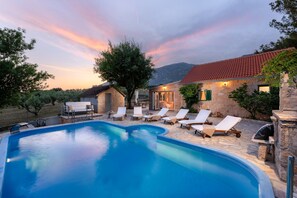 Pool - Villa Golden Beach with Swimming Pool (Bol)