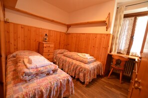 3 bedrooms, iron/ironing board, travel crib, free WiFi - LungoBoite - 6 beds - walking distance from the centre (Cortina d´Ampezzo)