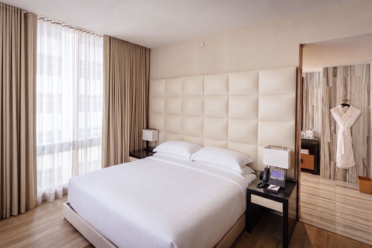 Suíte, 1 cama King (Spa) | Roupas de cama premium, frigobar, cofres nos quartos, escrivaninha