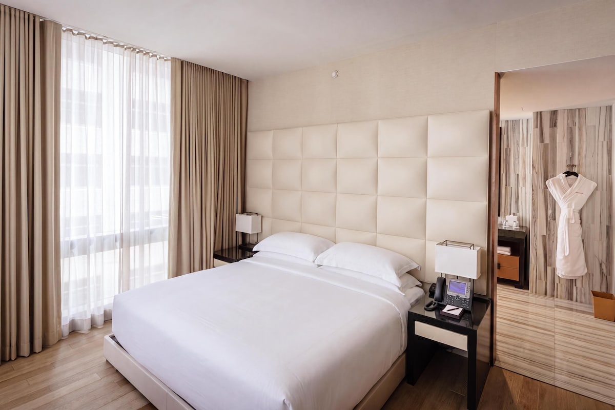 Suite, 1 King Bed (Spa) | Premium bedding, minibar, in-room safe, desk