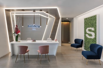 Couples treatment rooms, sauna, steam room, body treatments at The Dominick