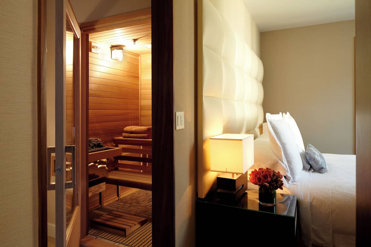 Suite, 1 King Bed, Sauna (Spa) | Premium bedding, minibar, in-room safe, desk