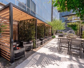Rooftop terrace - The Dominick (New York)