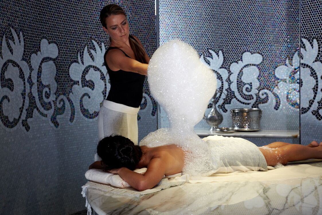 Couples treatment rooms, sauna, steam room, body treatments