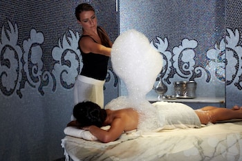 Couples treatment rooms, sauna, steam room, body treatments at The Dominick