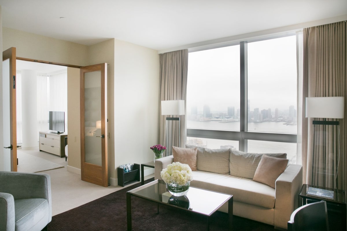 Junior Penthouse | Roupas de cama premium, frigobar, cofres nos quartos, escrivaninha