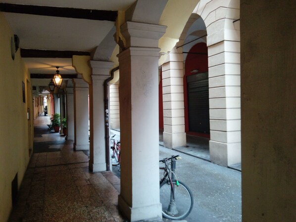 Exterior - Spacious and Beautiful 60 sqm Apartment in the Very Heart of Bologna (Bologna)