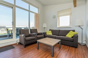 TV, DVD player - This detached island house has the living room on the first floor with spacious roof terrace and sta (OUDE-TONGE)