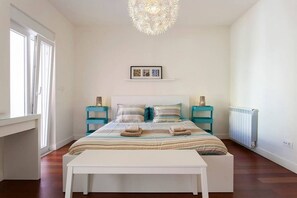 2 chambres, fer et planche à repasser, Wi-Fi, draps fournis