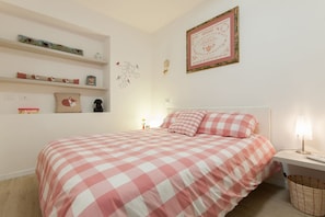 2 bedrooms, iron/ironing board