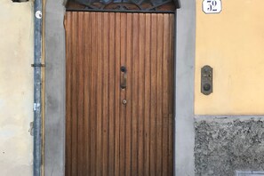 Exterior detail - Large and completely refurbished apartment with a beautiful patio. (Firenze)