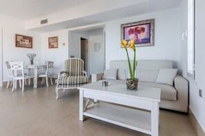 TV - Spacious and bright apartment with sea view, Villa Poniente 1 bedroom (Conil de la Frontera)