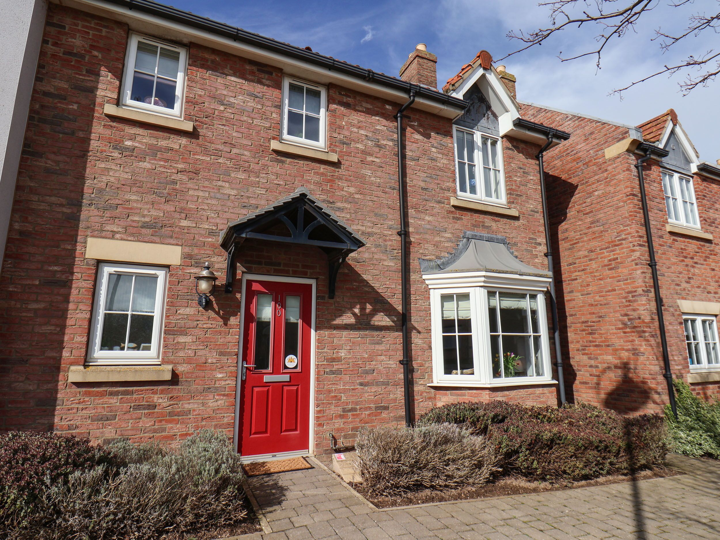 SANDCASTLE COTTAGE, pet friendly, country holiday cottage in Filey