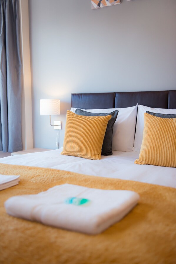 Ashville Lodge (5 Bedrooms) | 5 bedrooms, iron/ironing board, free cots/infant beds, free WiFi - Ashville Lodge - Five Bedroom House, Sleeps 10 (Scarborough)