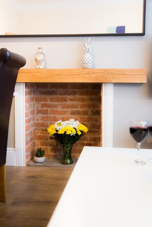 Ashville Lodge (5 Bedrooms) | 5 bedrooms, iron/ironing board, free cots/infant beds, free WiFi - Ashville Lodge - Five Bedroom House, Sleeps 10 (Scarborough)