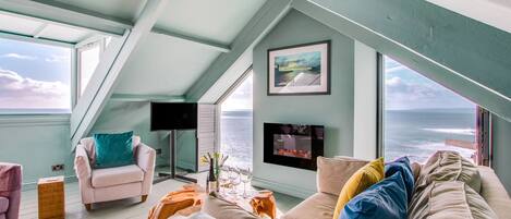 TV, fireplace