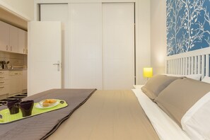 Een strijkplank/strijkijzer, gratis wifi, beddengoed