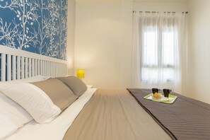 Iron/ironing board, free WiFi, bed sheets